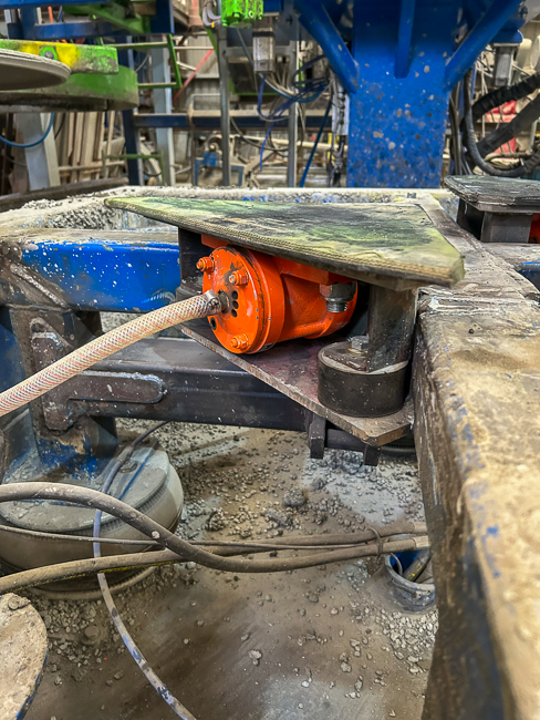 McDonald Concrete Group new oli HFP1400P pnuematic vibrator